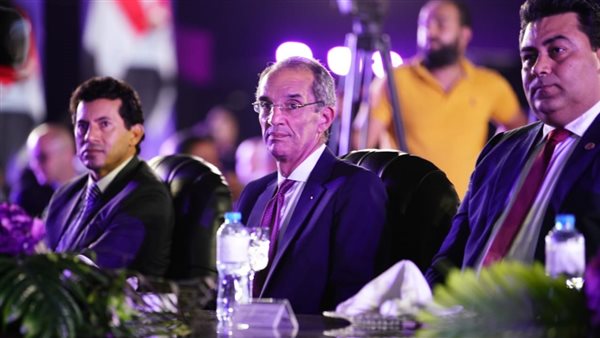 عمرو طلعت وزير الاتصالات