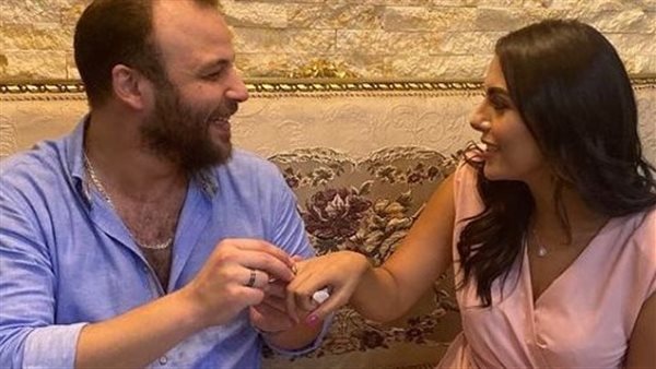 هاجر الشرنوبي وخطيبها