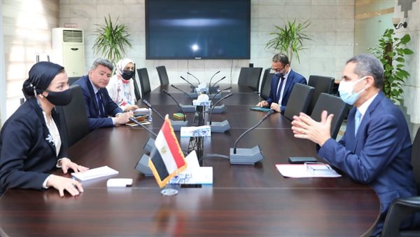 وزيرة البيئة ومحافظ