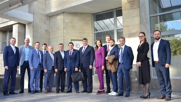 موظفو الضبعة بروسيا