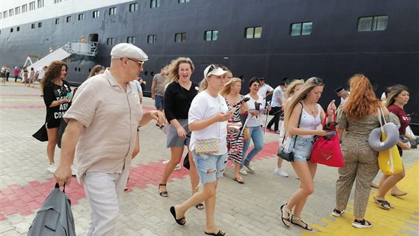 وصول السفينة السياحية