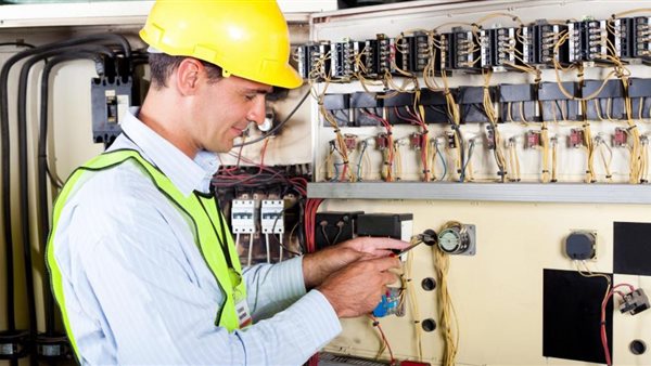 فني إلكتورنيات بألمانيا