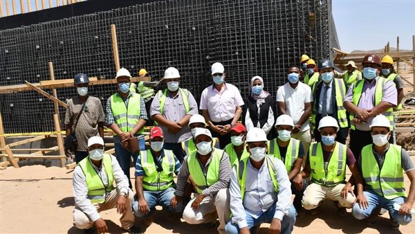 محافظ أسوان