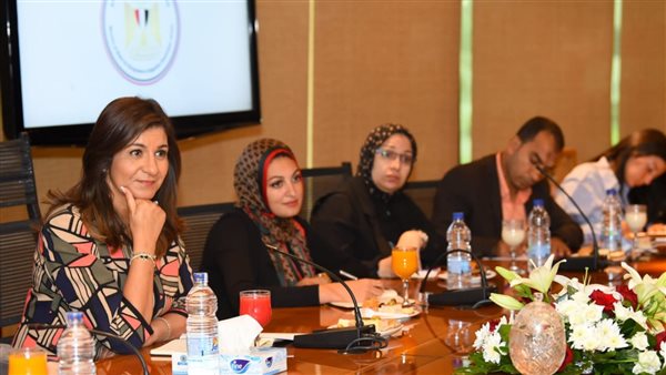 وزيرة الهجرة السفيرة