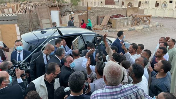 السيسي يتفقد منطقة