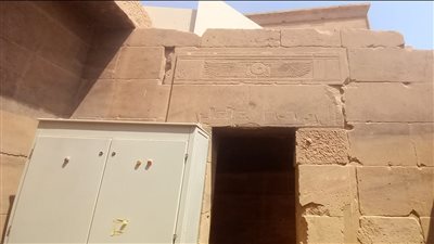 الآثار تضع محولات كهرباء بمعابد فيلة بأسوان.. عالم مصريات: تتسبب في كارثة بسبب الجو الحار | صور 