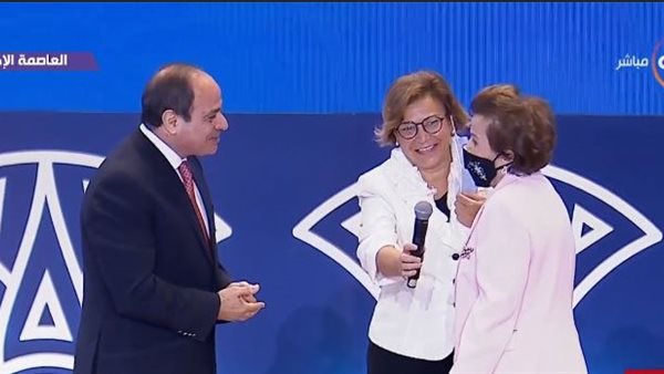 الرئيس السيسي ووالدة