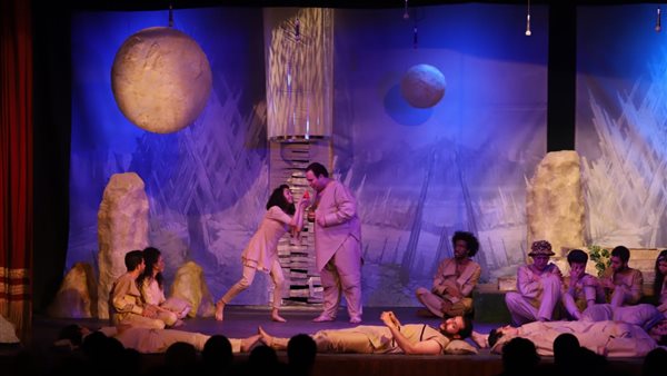 العرض المسرحي قاع