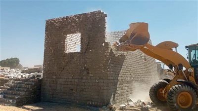 «تنفيذ القانون على المتعدين» .. إزالة 27 حالة تعدٍ على أراضي أملاك دولة في حملة بالفيوم