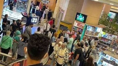 تبكي ومنهارة.. تفاصيل انتحار فتاة مول سيتي ستارز