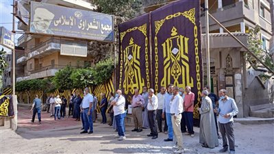 أهالي دقادوس يؤدون صلاة الجنازة على نجل إمام الدعاة الأصغر