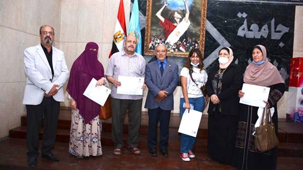 فتاة الفستان