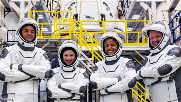 4 سياح في أول رحلة