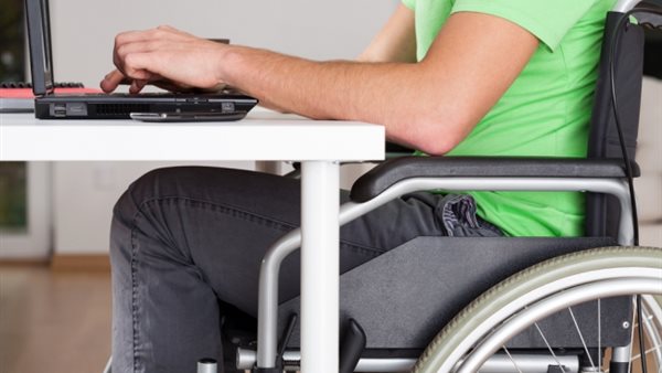 موظف ذو احتياجات