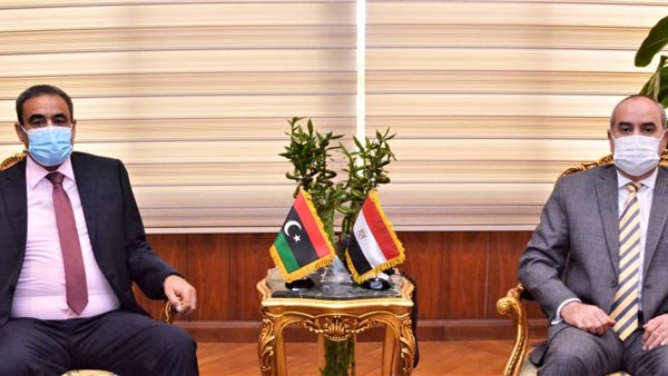 وزير الطيران خلال