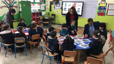 لتجنب جرح مشاعرهم.. تحذير للمعلمين من سؤال الطلاب والدك بيشتغل إيه؟