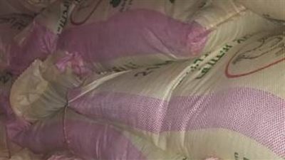 التحفظ على 9 أطنان دقيق وأعلاف حيوانية مجهولة المصدر بالشرقية | صور