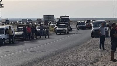 العطش وتدهور البنية التحتية.. تونسيون يقطعون الطرق الرئيسية للمطالبة بتحسين ظروفهم المعيشية │ صور