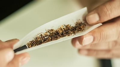 ضبط عاملين بحوزتهما كمية من المواد المخدرة بسوهاج