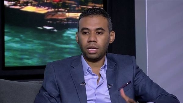 الكاتب الصحفي محمود