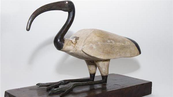 تمثال للإله جحوتي