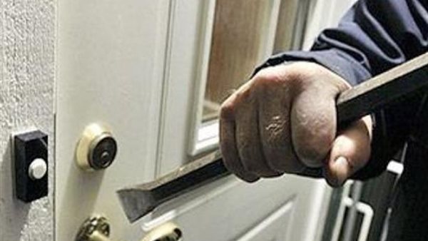  كسر الباب - أرشيفية