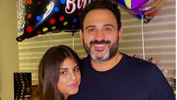 أكرم حسني وابنته