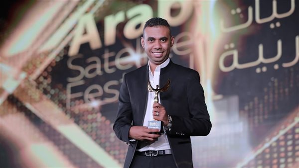 محمود المملوك يتسلم