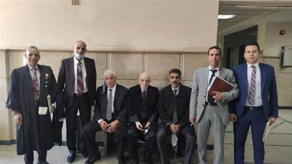 10 محامين يتضامنون