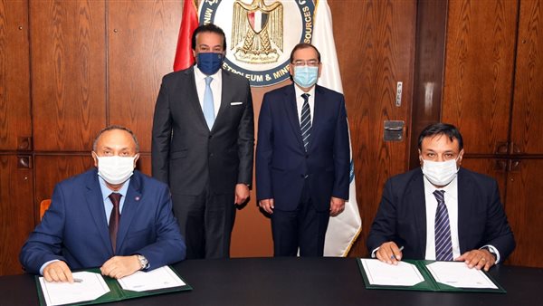 وزيري البترول والتعليم