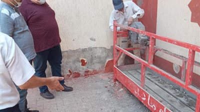 إيقاف تشطيبات عقار بشبرا بعد اتلافه لحوائط مدرسة مجاورة