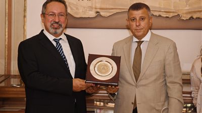 توقيع مذكرة تفاهم بين جامعتي عين شمس وجوستاف إيفل بفرنسا