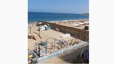 إقبال كبير على شواطئ الإسكندرية بسبب ارتفاع درجات الحرارة