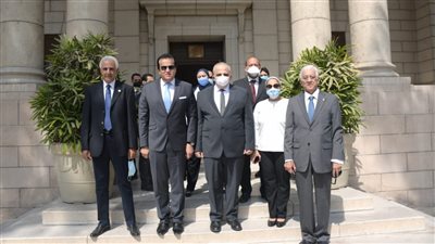 وزير التعليم العالي ورئيس جامعة القاهرة يتفقدان مستشفى النساء والتوليد بقصر العيني