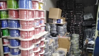 القبض على صاحب مصنع لإدارته مخزن دون ترخيص بالموسكي 
