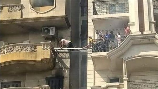 أهالى دمنهور يتسلقون