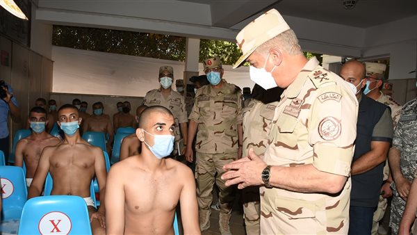 وزير الدفاع يتفقد