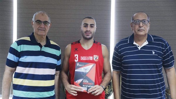 الأهلي يضم عمر عزب