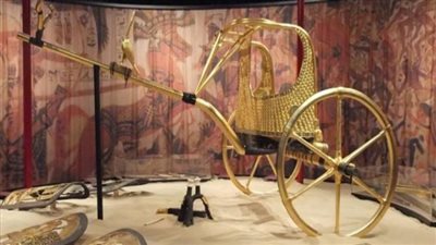 المتحف المصري الكبير يعرض الأسلحة الرمزية للملك توت عنخ آمون