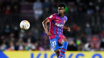 برشلونة يكشف تفاصيل إصابة لاعب الفريق في مباراة غرناطة