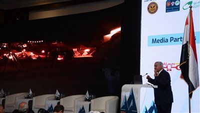 زاهي حواس يلقي محاضرة عن الاكتشافات الأثرية بملتقى شرم الشيخ | صور 