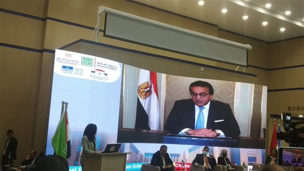 الوزير خلال المنتدى