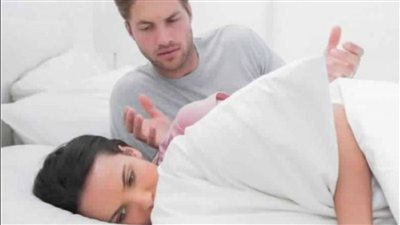 دار الإفتاء توضح حكم امتناع الزوجة عن زوجها ومساومته على ذلك