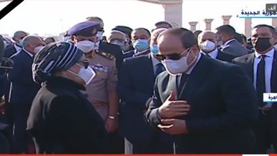 الرئيس السيسي يقدم واجب العزاء لأسرة المشير طنطاوي