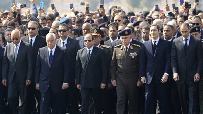 تقدم السيسي للجنازة وحضور قيادات الدولة.. أبرز مشاهد وداع المشير طنطاوي
