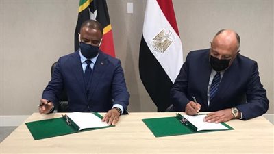 مصر وسانت كيتس ونيفيس يوقعان بيانا مشتركا لإقامة العلاقات الدبلوماسية بينهما