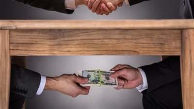 إحالة تاجر ومحامي ومقاول للمحاكمة بتهمة عرض رشوة على مدير حي النزهة 