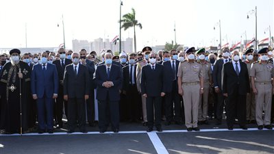 رئيس الوزراء يؤدي واجب العزاء في المشير حسين طنطاوي