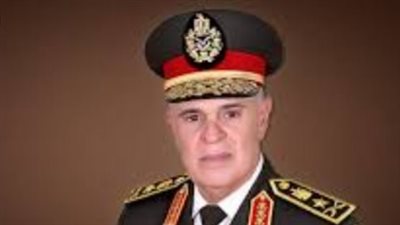 رئيس الأركان ووزير التنمية المحلية يؤديان واجب العزاء في المشير طنطاوي