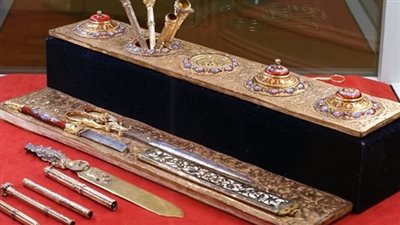 متحف المجوهرات الملكية بالإسكندرية يعرض 9 قطع داخل صندوقًا خشبيًا